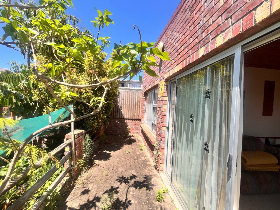 3 Bedroom Property for Sale in Wavecrest Eastern Cape